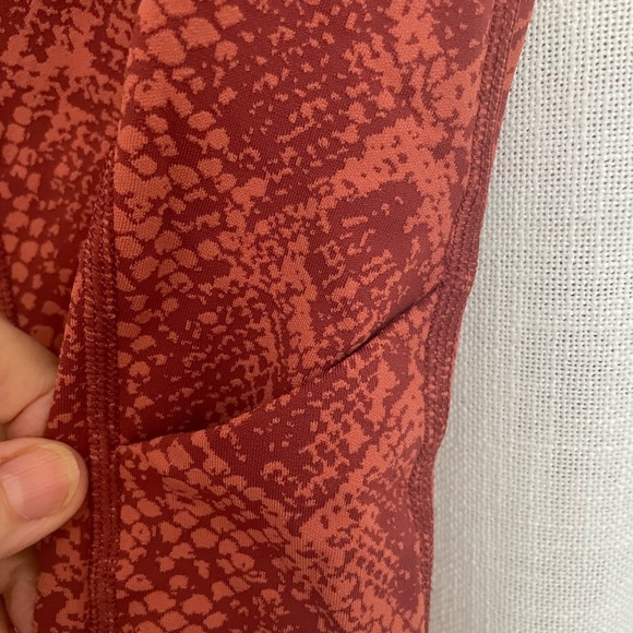 Athleta Ultimate 7/8 tights/leggings, python print, size small.‎ EUC. - Picture 4 of 8